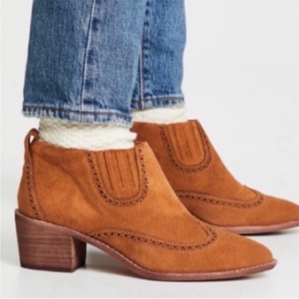 Madewell Grayson Brogue Western-Inspired Chelsea Suede Ankle Boots in Mustard